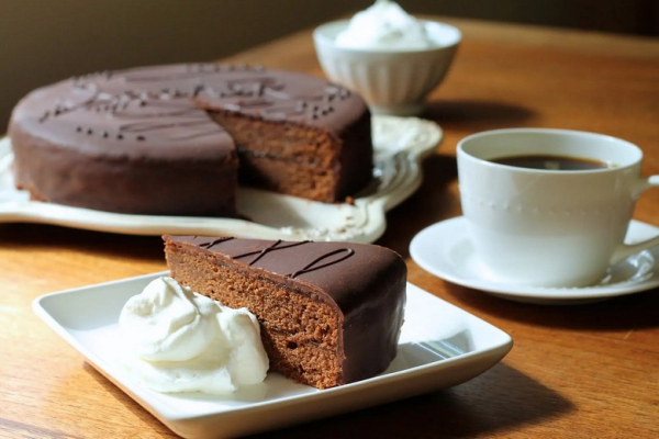 Ẩm thực Áo: schnitzel, bánh Sachertorte và văn hóa cà phê Vienna cổ điển