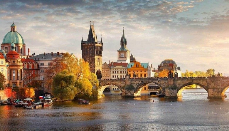 Cầu Charles và Lâu đài Praha trong hành trình tour Đông Âu từ Hà Nội