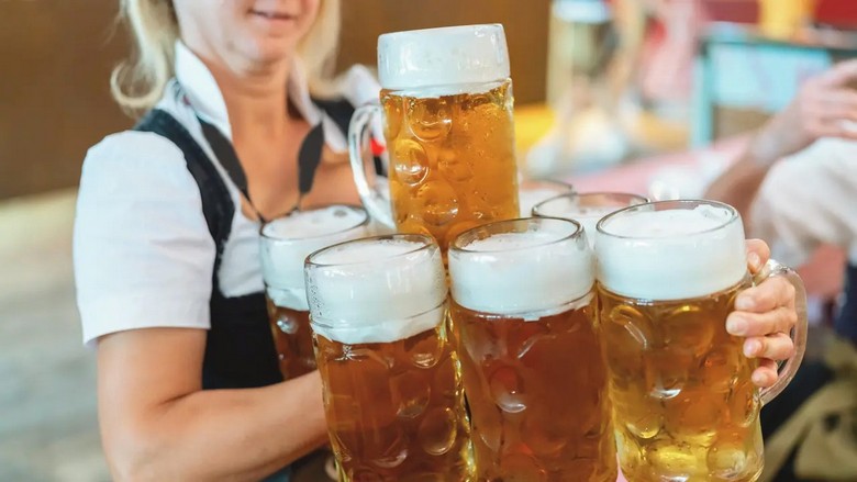 Cốc bia Mass 1 lít với lớp bọt dày đúng chuẩn Bavaria