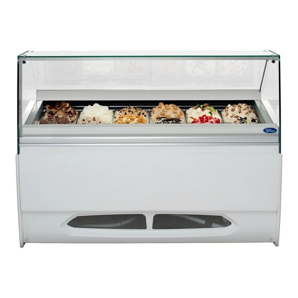 Khay gelato màu tự nhiên trong tủ kim loại tại một gelateria ở Ý