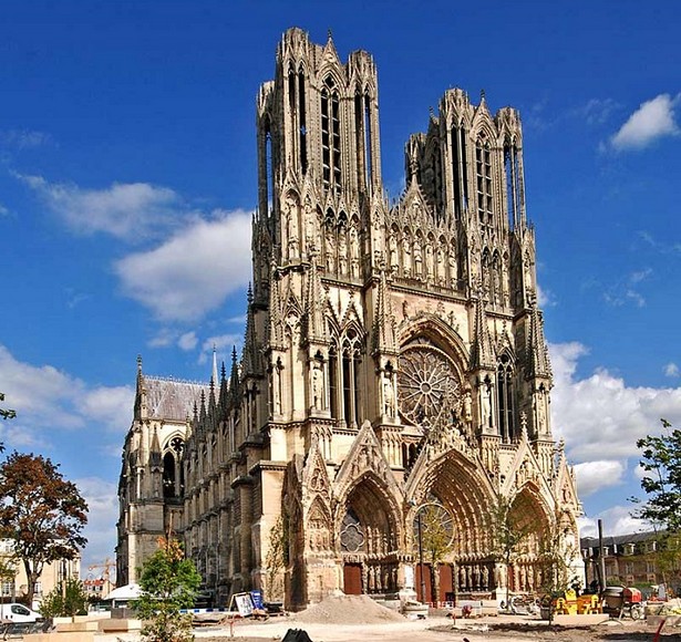 Mặt tiền nhà thờ Đức Bà Paris sau trùng tu