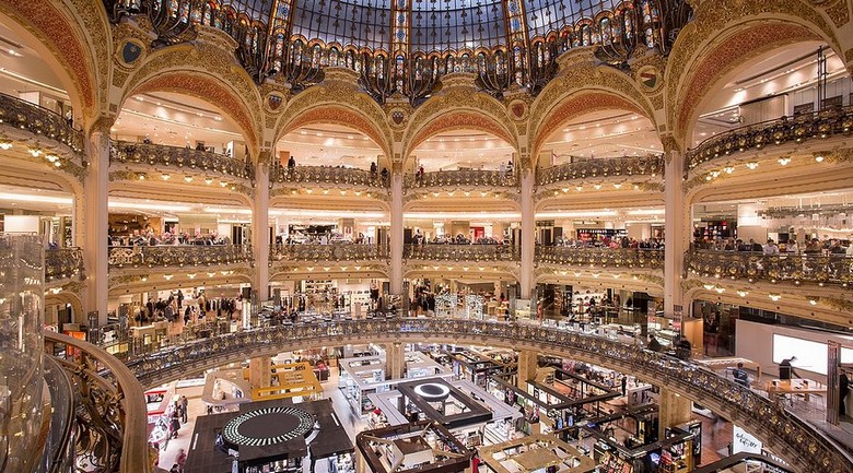 Trung tâm mua sắm Galeries Lafayette Champs Élysées