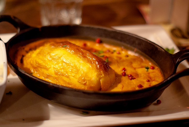 Đĩa quenelle sốt Nantua, món ăn đặc trưng của Lyon