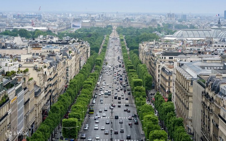 Toàn cảnh Paris nhìn từ sân thượng Khải Hoàn Môn